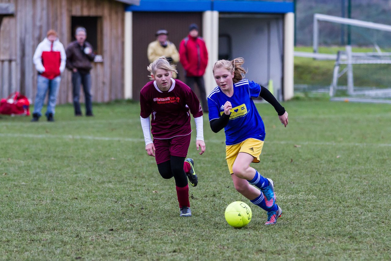 Bild 138 - B-Juniorinnen TSV Gnutz o.W. - SV Henstedt Ulzburg II : Ergebnis: ca. 5:0